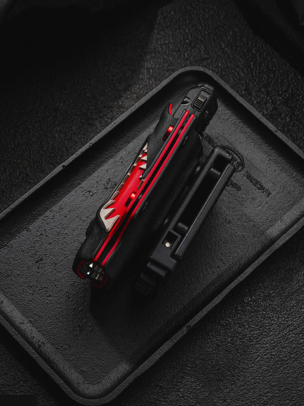 TACTICALGEEK TX9 flashlight sheath for Nitecore EDC27 side profile showing the sheath structure and belt clip.