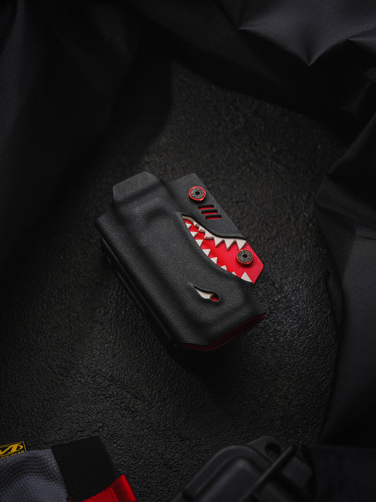  TACTICALGEEK TX8 Shark Kydex Flashlight Sheath for Nitecore EDC25 – Black and Red